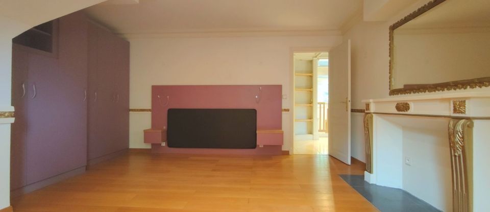 House 6 rooms of 220 m² in Bullion (78830)