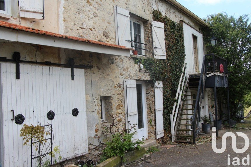House 9 rooms of 226 m² in Mouroux (77120)