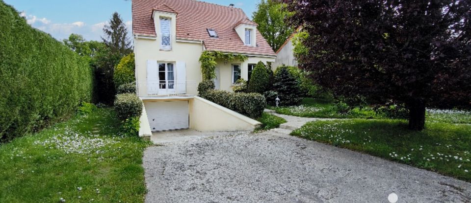 Maison traditionnelle 6 pièces de 140 m² à Villecresnes (94440)
