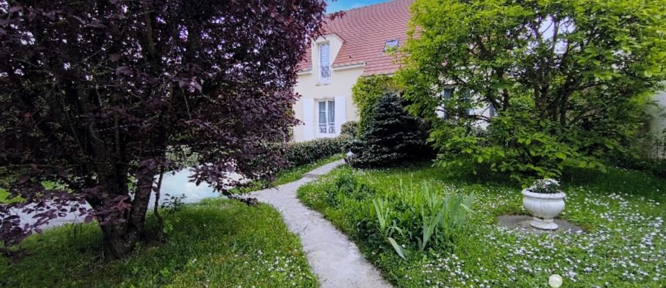 Traditional house 6 rooms of 140 m² in Villecresnes (94440)