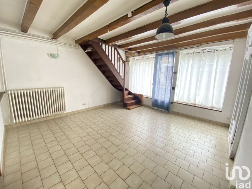 Maison 2 pièces de 55 m² à Lathus-Saint-Rémy (86390)