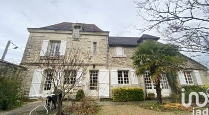 Maison traditionnelle 7 pièces de 163 m² à Châtellerault (86100)