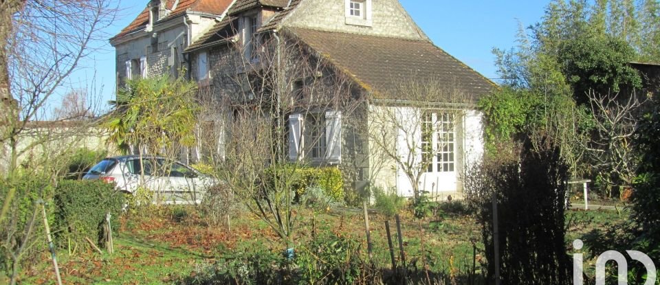 Maison traditionnelle 7 pièces de 163 m² à Châtellerault (86100)