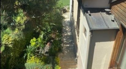 House 6 rooms of 190 m² in Le Plessis-Robinson (92350)