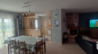 House 5 rooms of 108 m² in Saint-Ennemond (03400)