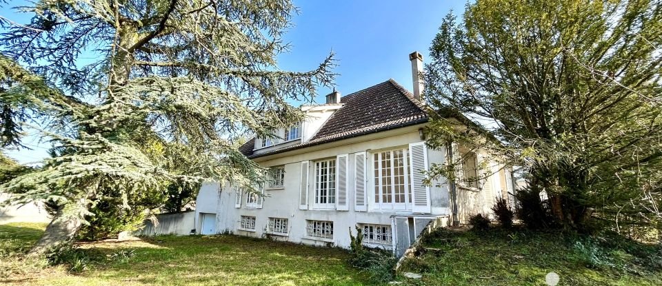 Maison traditionnelle 8 pièces de 231 m² à Veauche (42340)