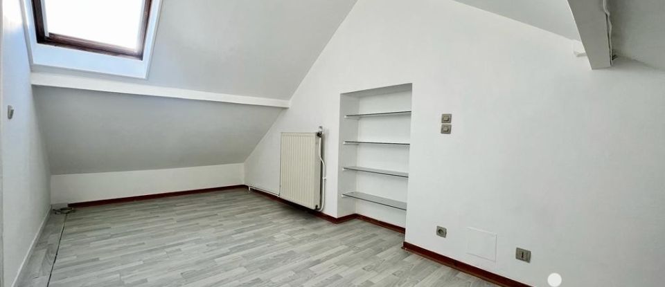 House 6 rooms of 121 m² in Pierre-Levée (77580)
