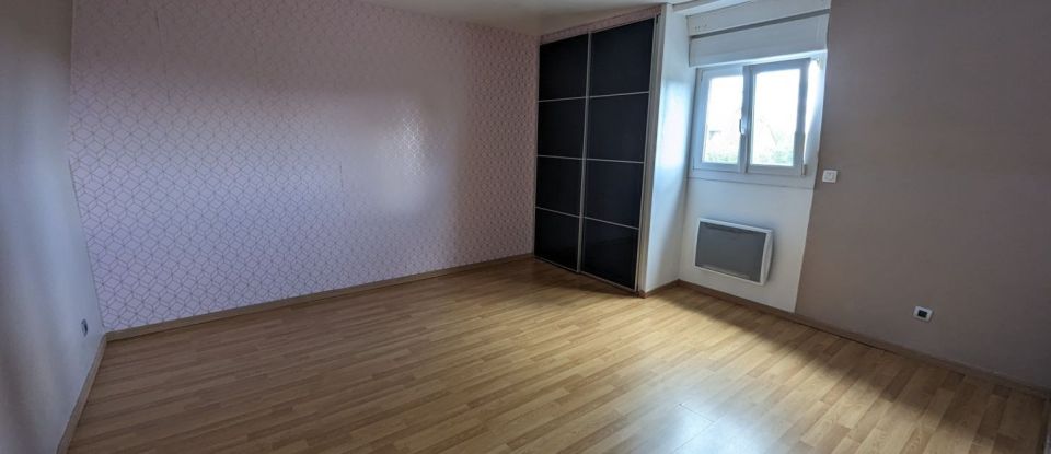 House 3 rooms of 83 m² in Saint-Pierre-des-Fleurs (27370)