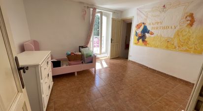 Village house 6 rooms of 131 m² in Cucuron (84160)