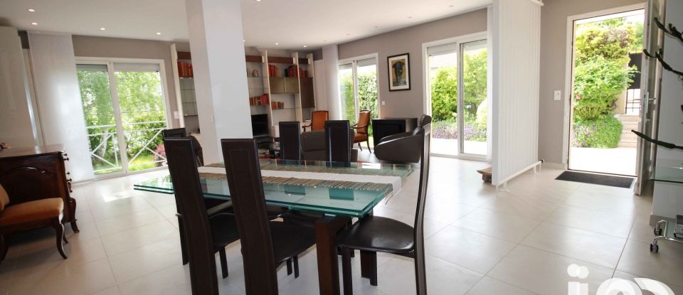 House 8 rooms of 204 m² in Garches (92380)