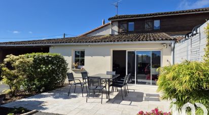 Country house 6 rooms of 186 m² in - (79320)