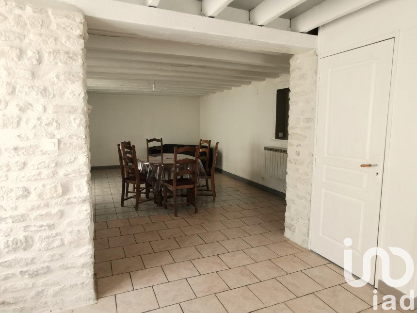 Village house 4 rooms of 81 m² in Frontenay-Rohan-Rohan (79270)