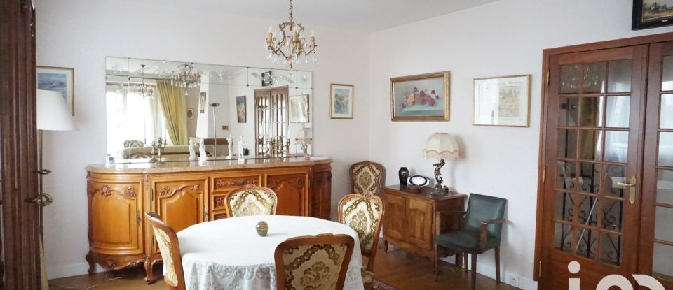 Traditional house 7 rooms of 135 m² in Paray-Vieille-Poste (91550)