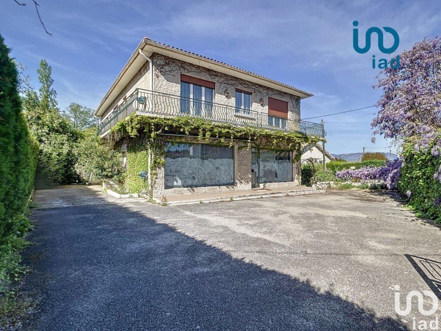 House 7 rooms of 211 m² in Saint-Maurice-l'Exil (38550)