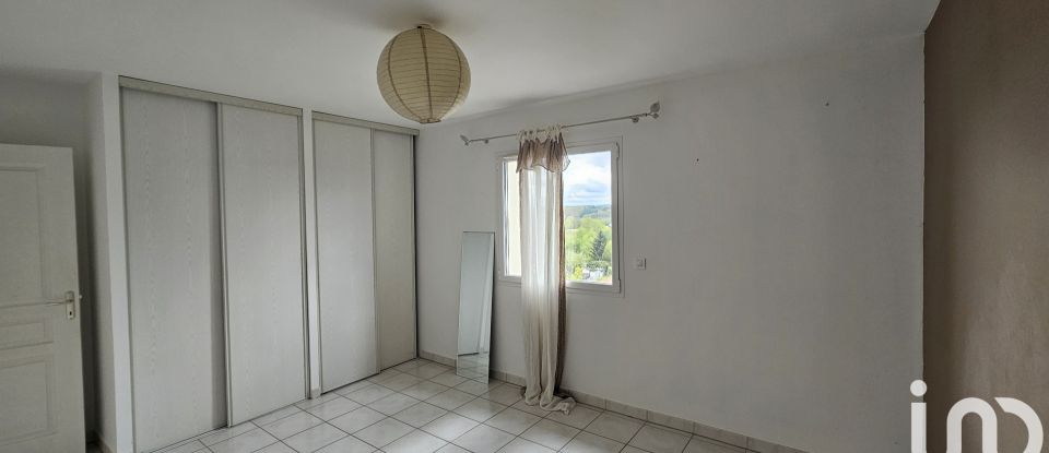 House 3 rooms of 90 m² in Le Rouget-Pers (15290)