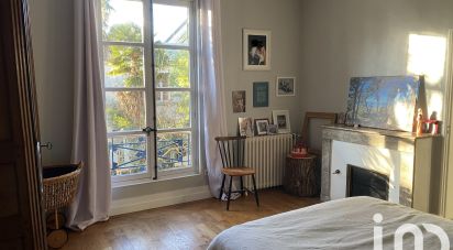 House 8 rooms of 240 m² in Niort (79000)