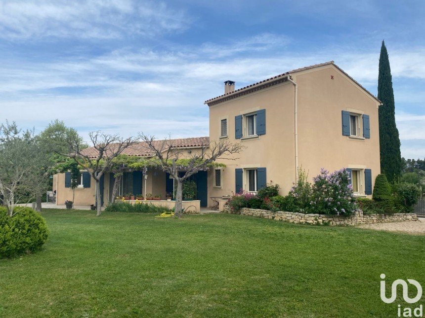 House 7 rooms of 149 m² in Pernes-les-Fontaines (84210)