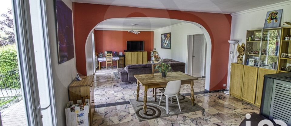 Traditional house 10 rooms of 258 m² in La Neuville-sur-Essonne (45390)
