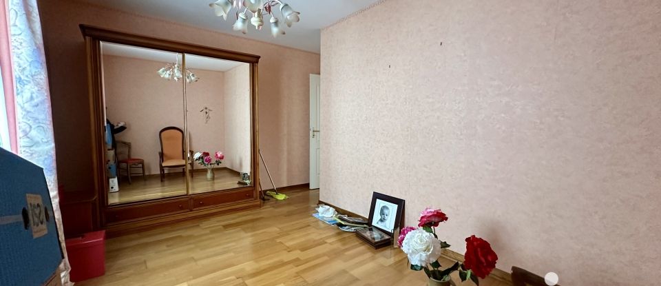 House 3 rooms of 84 m² in Baugy (18800)
