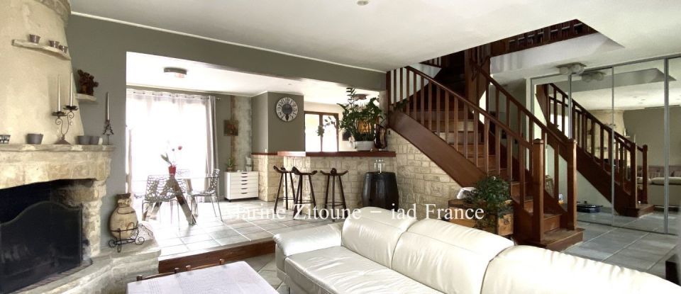 Maison traditionnelle 6 pièces de 163 m² à La Ville-du-Bois (91620)