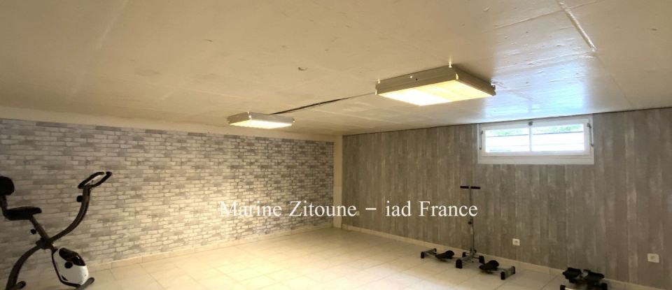 Traditional house 6 rooms of 163 m² in La Ville-du-Bois (91620)