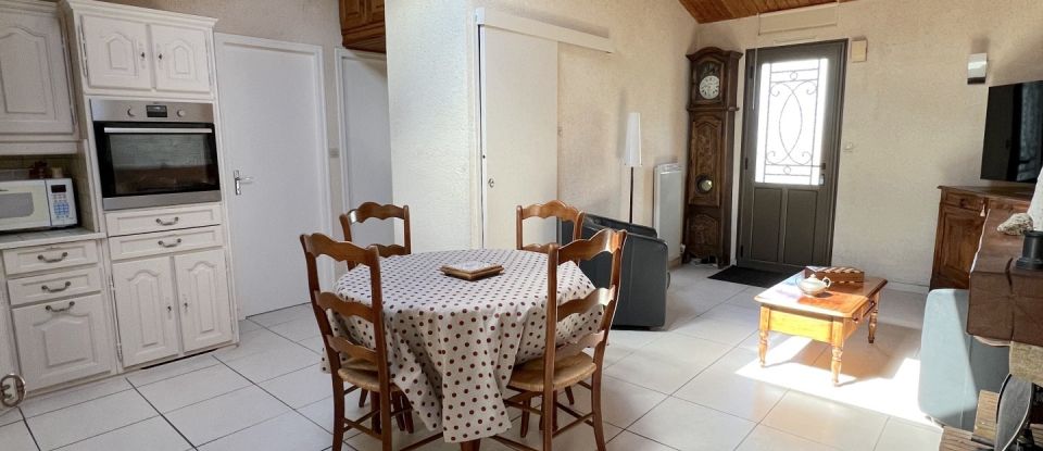 Traditional house 3 rooms of 77 m² in - (85180)