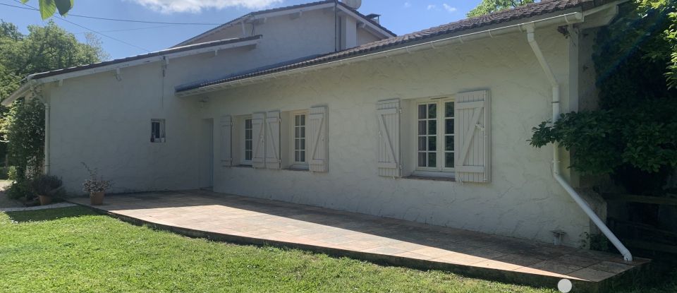 House 6 rooms of 220 m² in Arsac (33460)