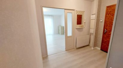 Apartment 3 rooms of 65 m² in Le Coudray (28630)