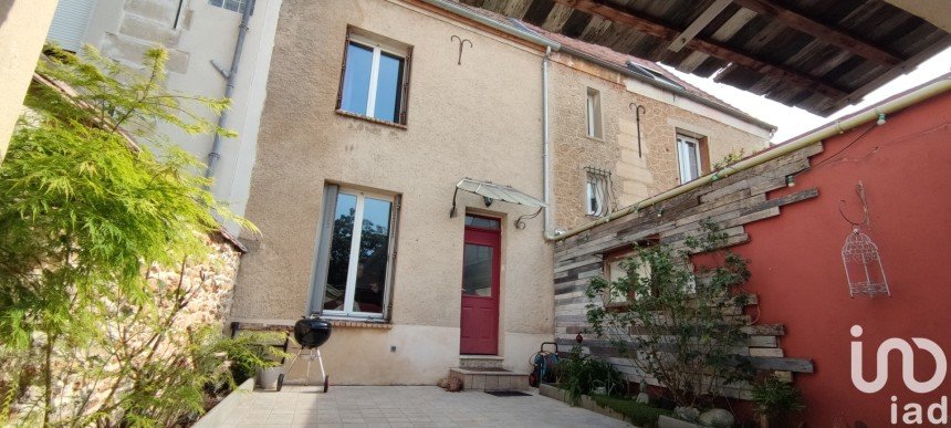 Town house 6 rooms of 123 m² in Mandres-les-Roses (94520)