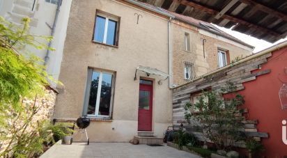 Town house 6 rooms of 123 m² in Mandres-les-Roses (94520)