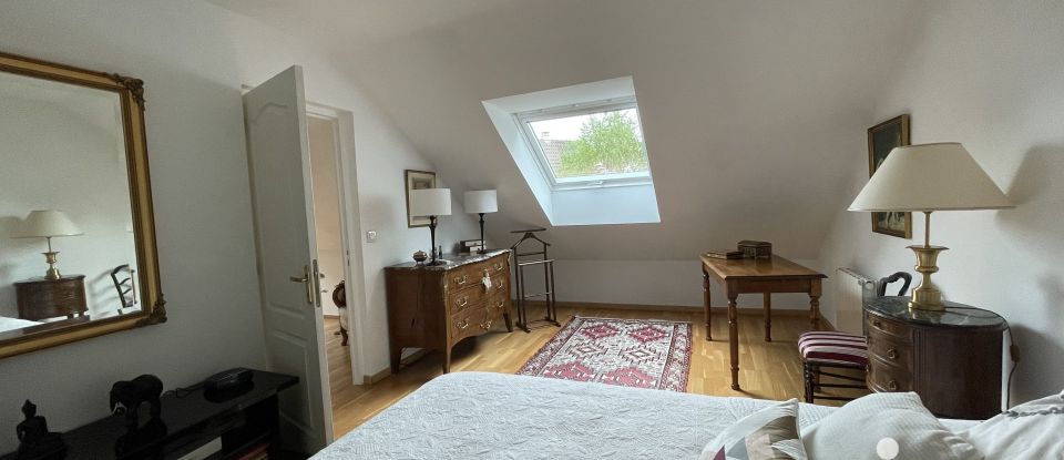 House 6 rooms of 107 m² in Pontault-Combault (77340)