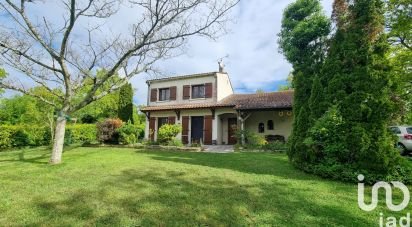 House 8 rooms of 170 m² in Vouharte (16330)