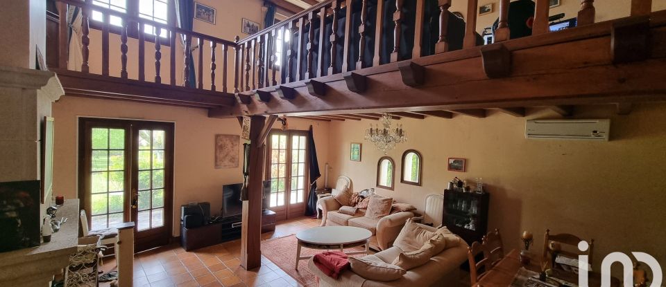House 8 rooms of 170 m² in Vouharte (16330)