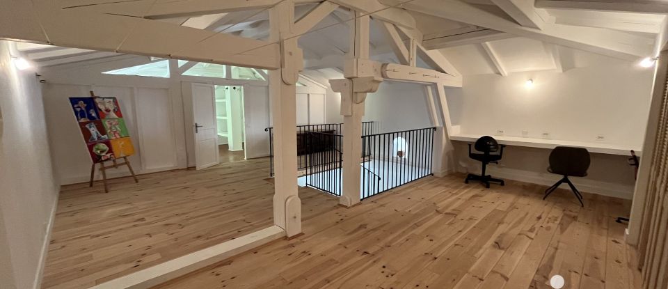 Maison traditionnelle 10 pièces de 247 m² à Barjols (83670)