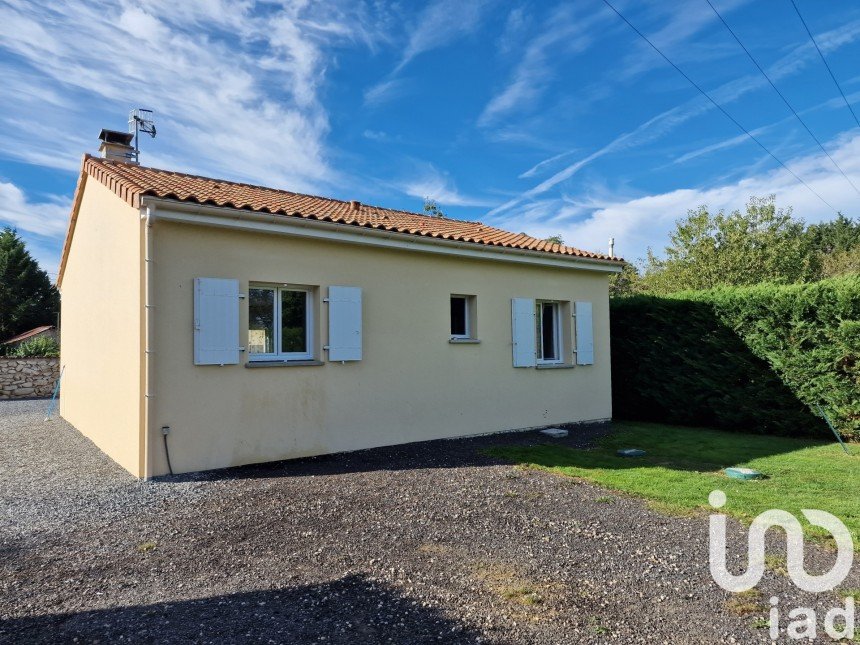 House 4 rooms of 74 m² in Antigny (86310)