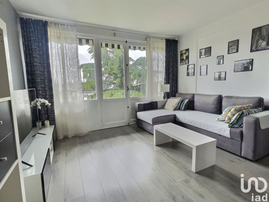 Apartment 4 rooms of 76 m² in LA VARENNE-SAINT-HILAIRE (94210)
