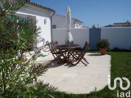 Traditional house 4 rooms of 105 m² in La Couarde-sur-Mer (17670)