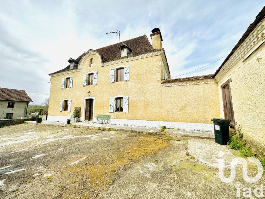 Country house 6 rooms of 206 m² in Saint-Médard (64370)