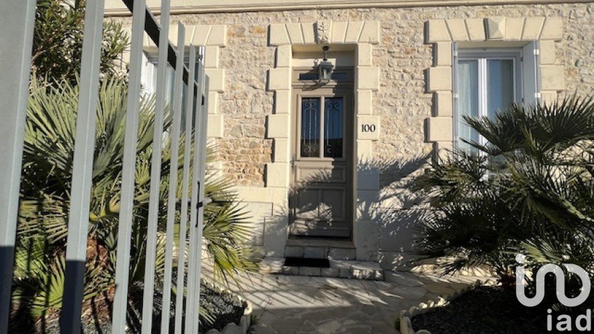 House 5 rooms of 125 m² in La Rochelle (17000)