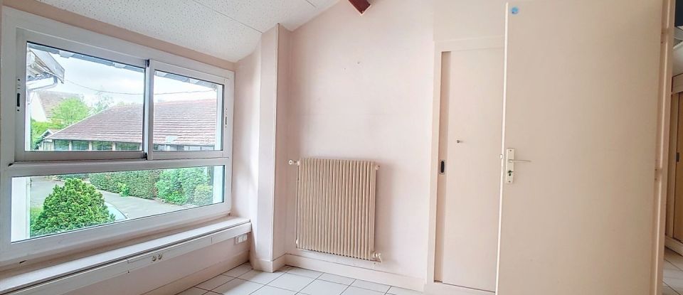 Block of flats in Les Clayes-sous-Bois (78340) of 619 m²