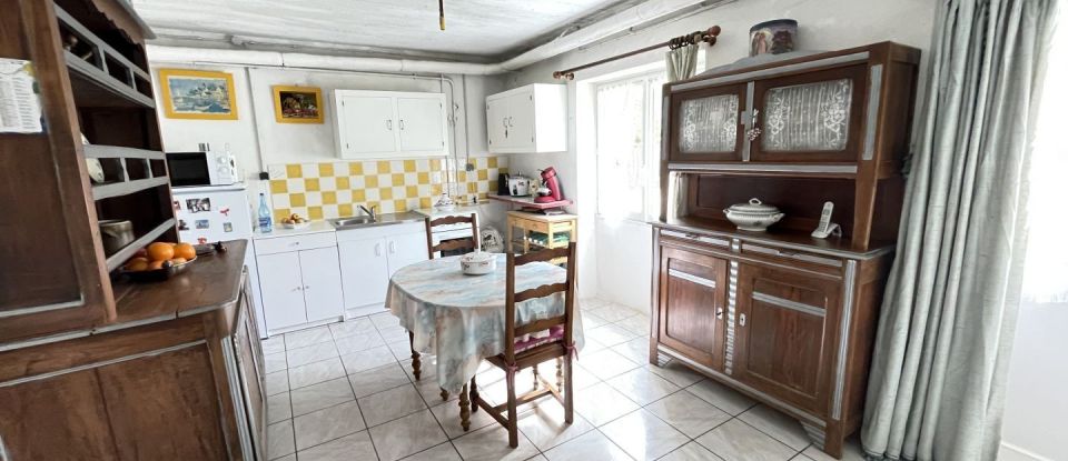 House 7 rooms of 124 m² in Lezay (79120)