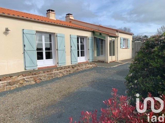 Traditional house 6 rooms of 140 m² in L'Île-d'Olonne (85340)