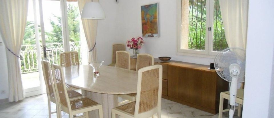 House 7 rooms of 230 m² in Fréjus (83600)