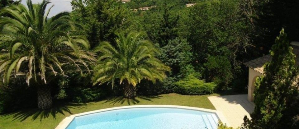 House 7 rooms of 230 m² in Fréjus (83600)
