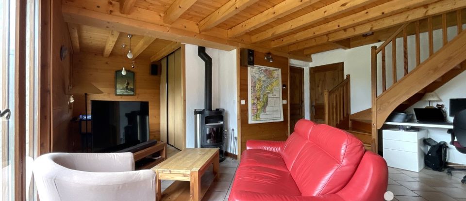House 8 rooms of 113 m² in Arâches-la-Frasse (74300)