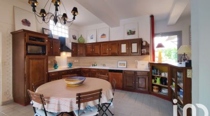Country house 8 rooms of 206 m² in Montesquieu (34320)