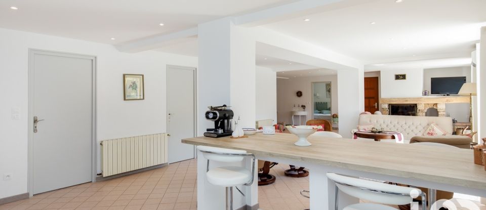 House 8 rooms of 328 m² in Mandelieu-la-Napoule (06210)