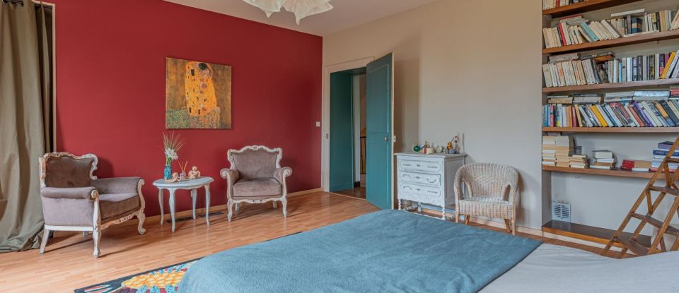 House 8 rooms of 295 m² in Saint-Geoire-en-Valdaine (38620)