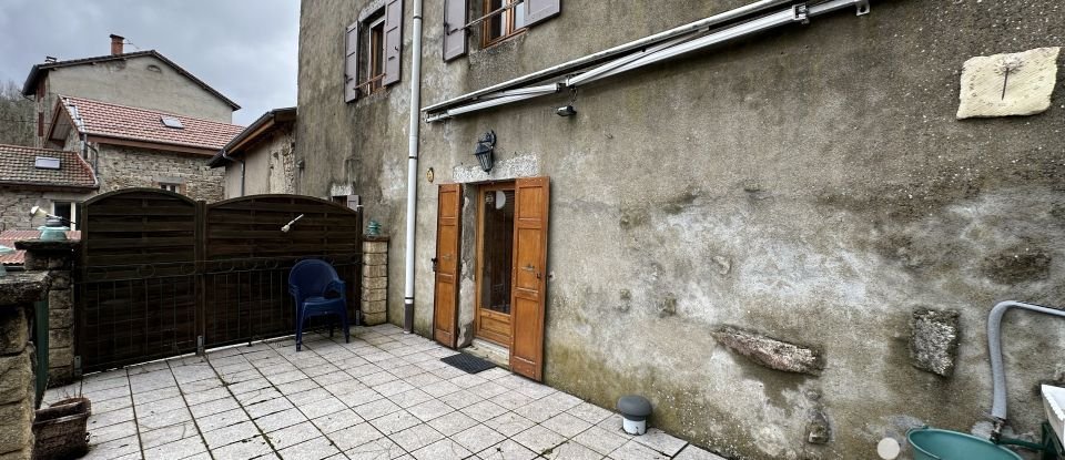 Village house 7 rooms of 171 m² in Saint-Victor-Montvianeix (63550)