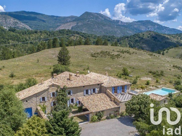 Estate 10 rooms of 511 m² in Les Omergues (04200)